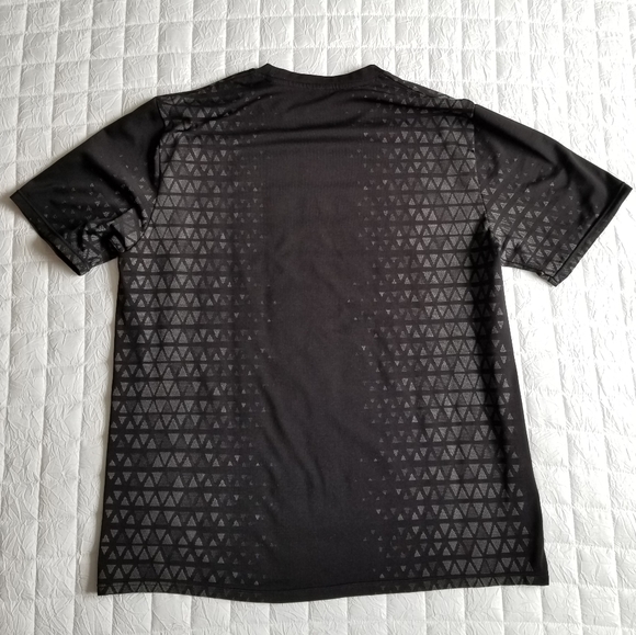 Gymshark Triangle Pattern Seamless Shirt - Picture 6 of 9